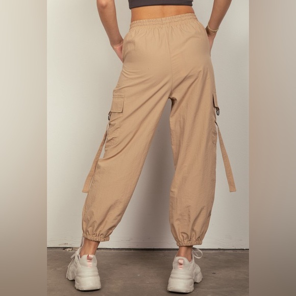 #71 Relaxed Elastic Waist Solid Woven Cargo Pants - Picture 3 of 5